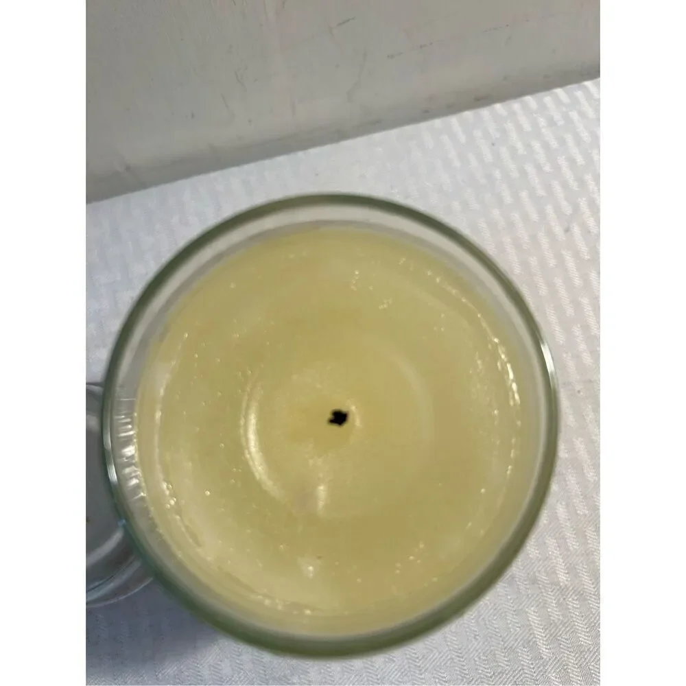 Yankee Candle Encore Collection Candle Lily 22 oz. like‎ new.